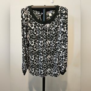 LOFT BLACK & IVORY FLORAL PULLOVER BLOUSE TIES INTO A BOW REAR NECKLINE SIZE S